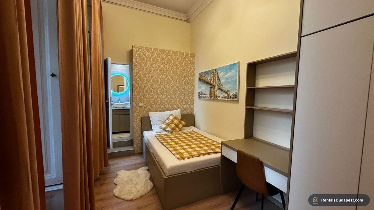 Renovated 3-Bedroom Apartment for Sale – Rákóczi út 32