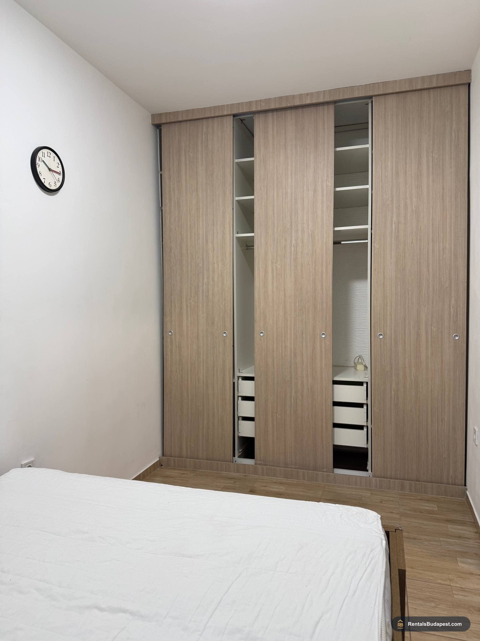 1-Bedroom Apartment for Rent Vagihid 30  – Budapest District IX