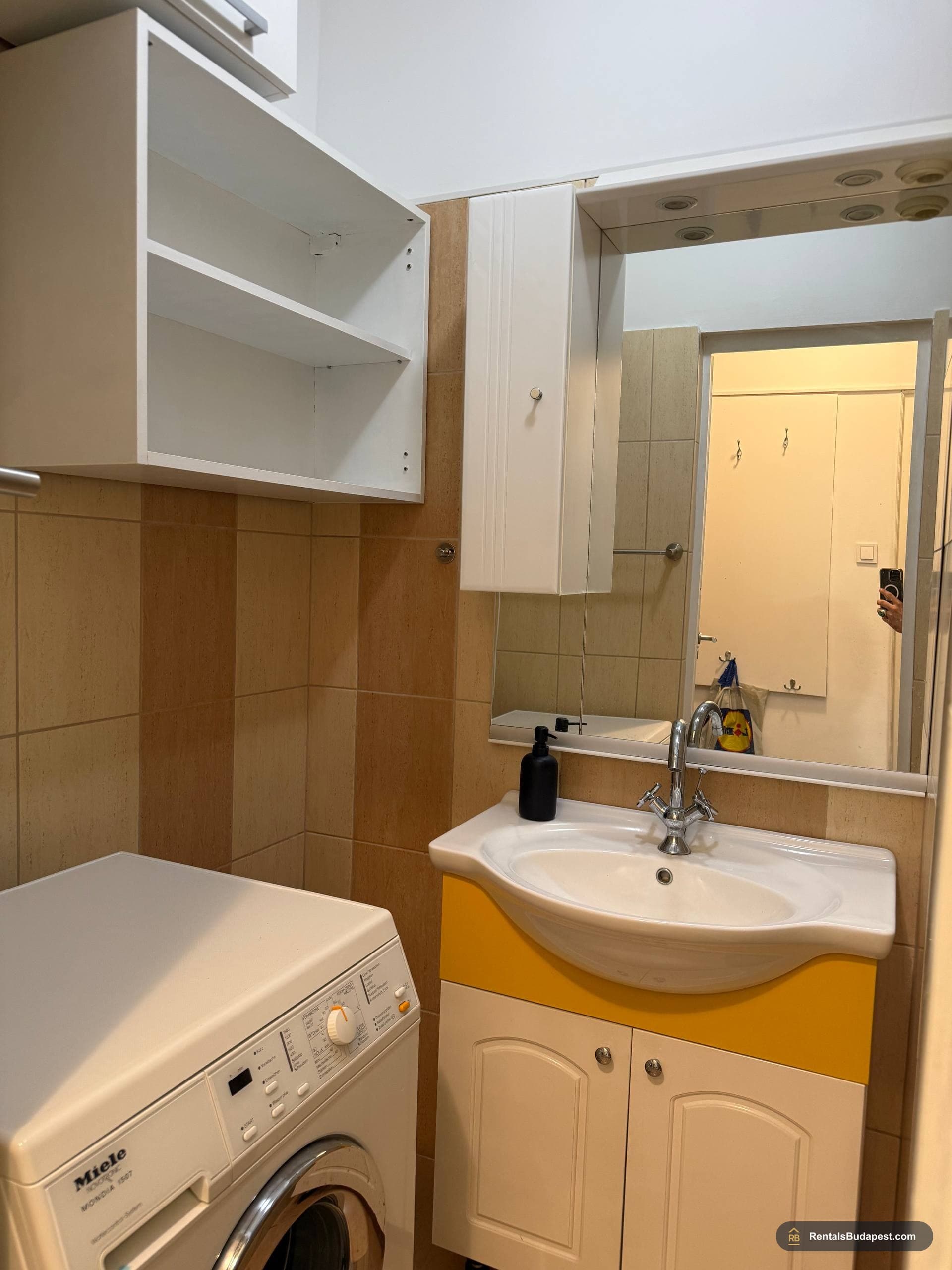 1-Bedroom Apartment for Rent Vagihid 30  – Budapest District IX