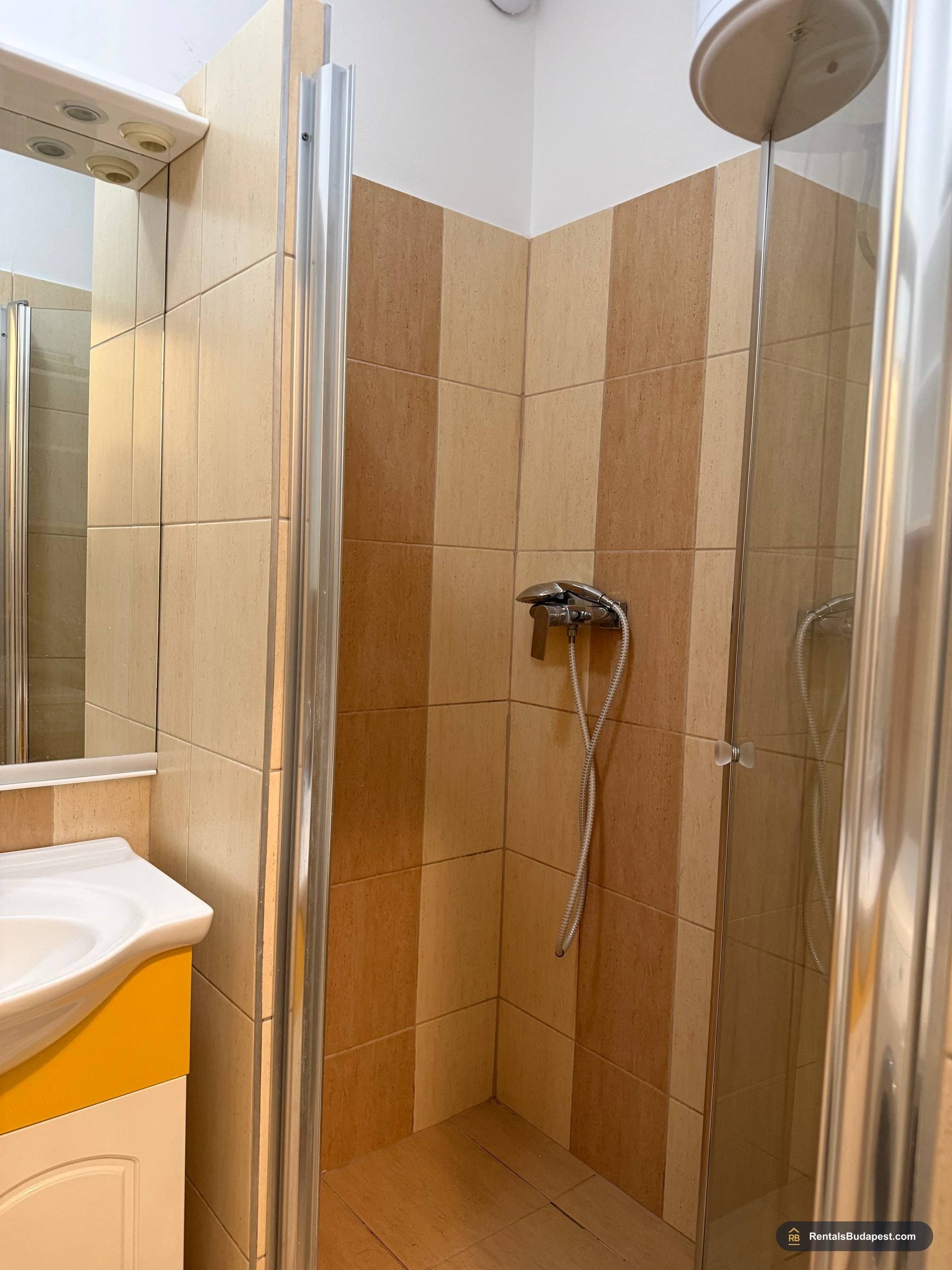 1-Bedroom Apartment for Rent Vagihid 30  – Budapest District IX