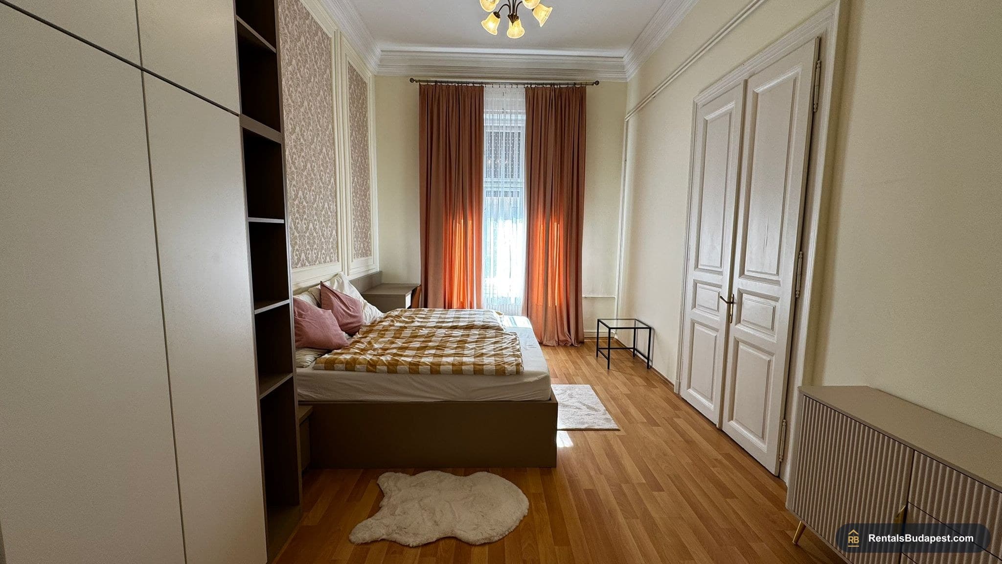 Renovated 3-Bedroom Apartment for Sale – Rákóczi út 32