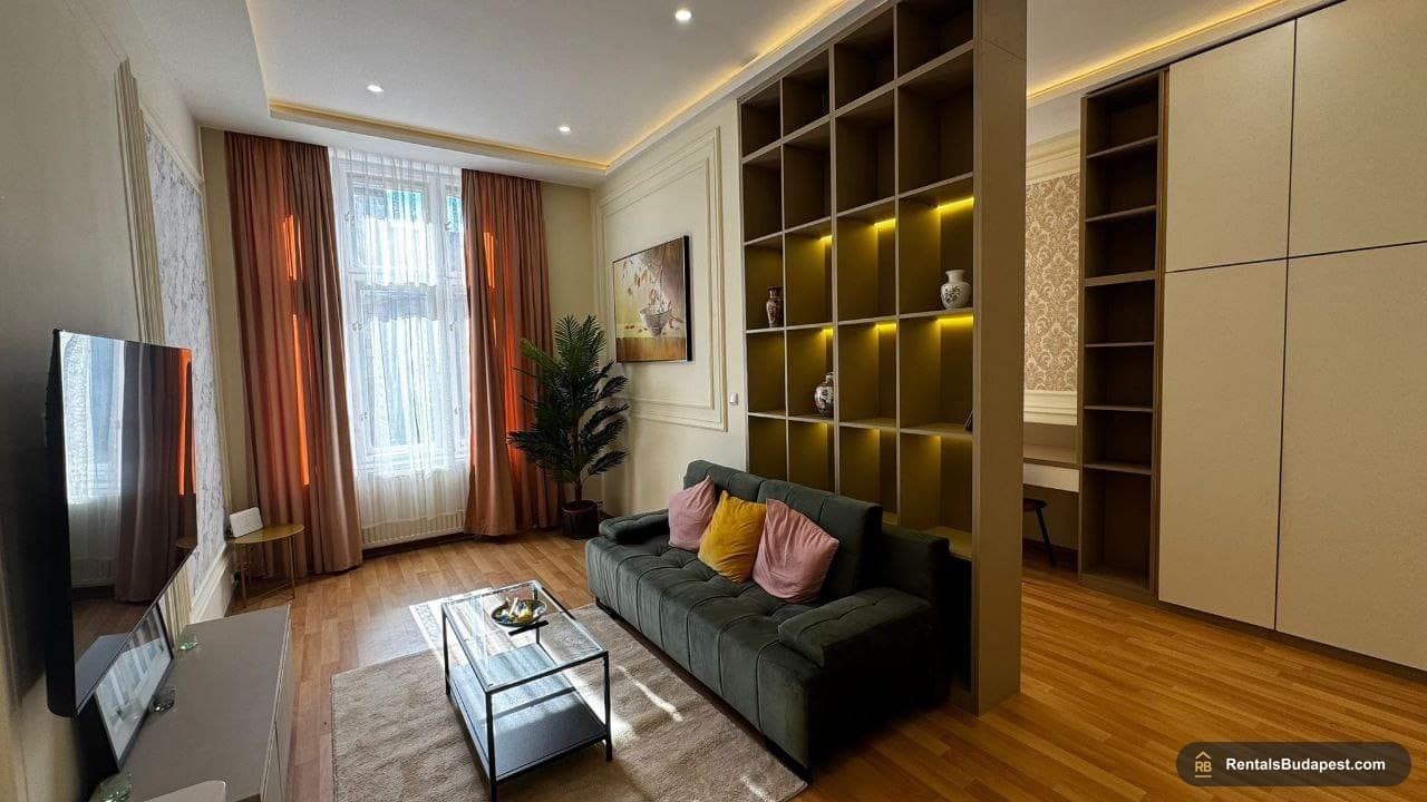 Renovated 3-Bedroom Apartment for Sale – Rákóczi út 32