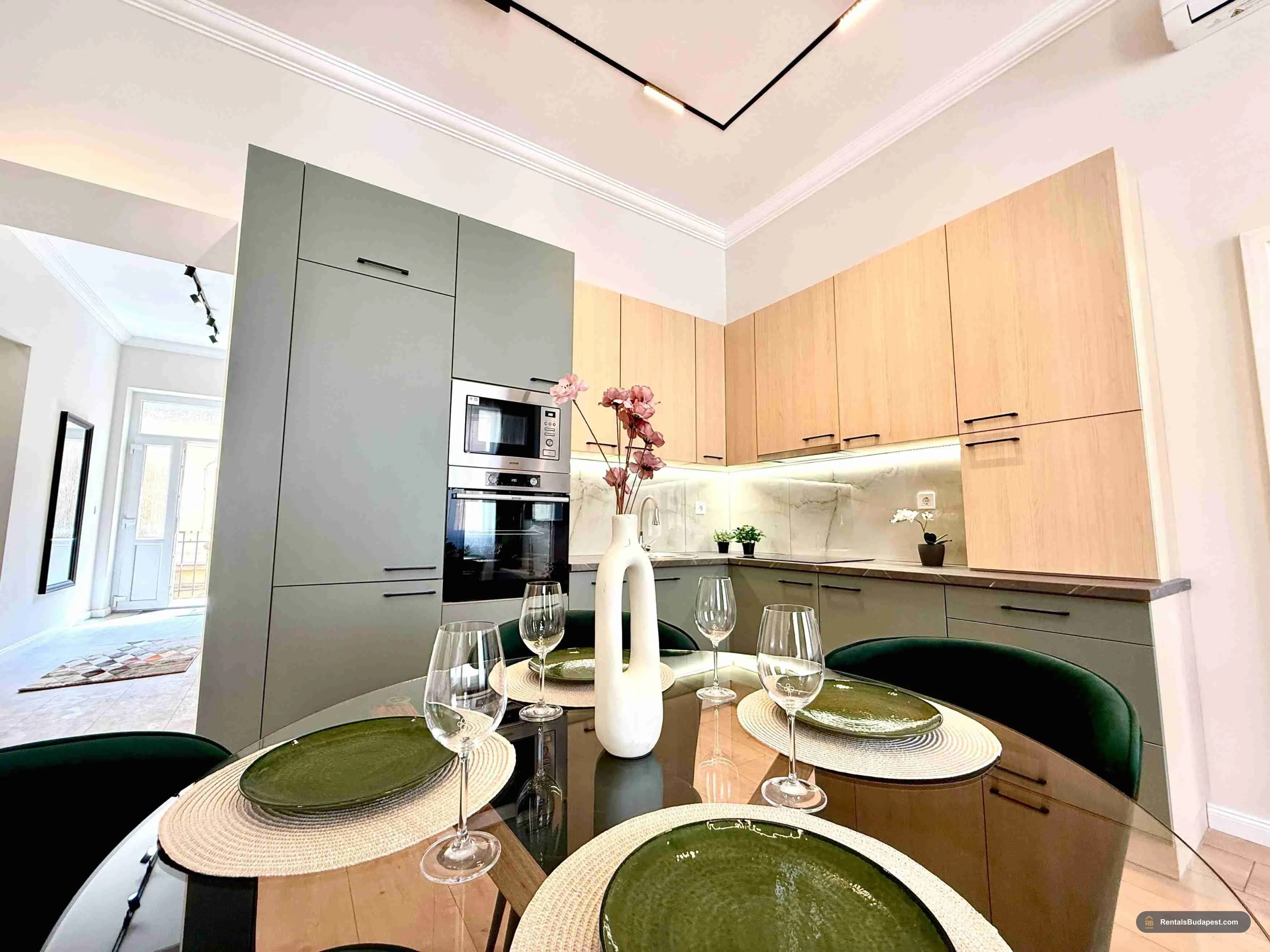 5-Room Apartment for Sale – Lónyay Street, Budapest IX