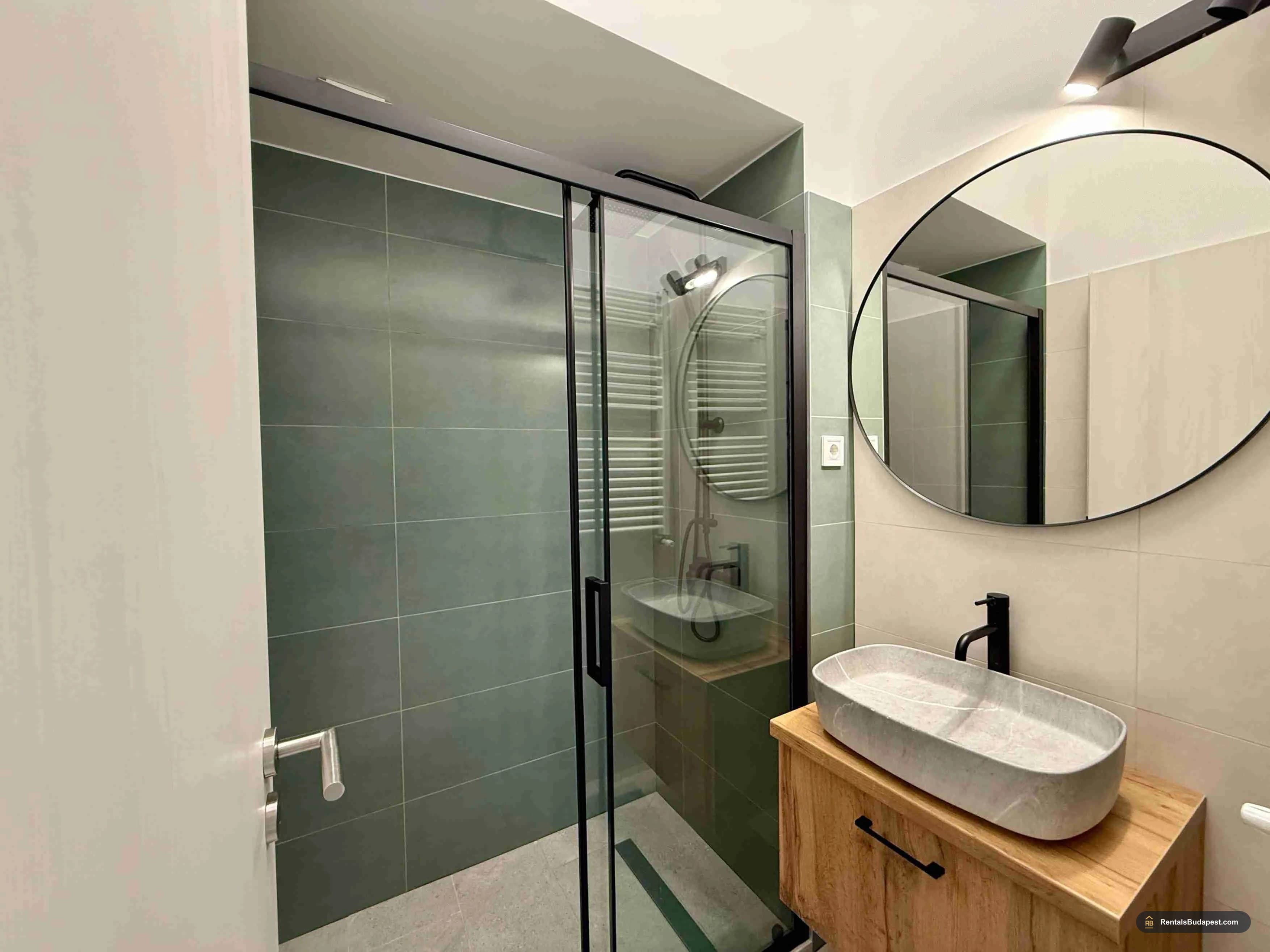 5-Room Apartment for Sale – Lónyay Street, Budapest IX
