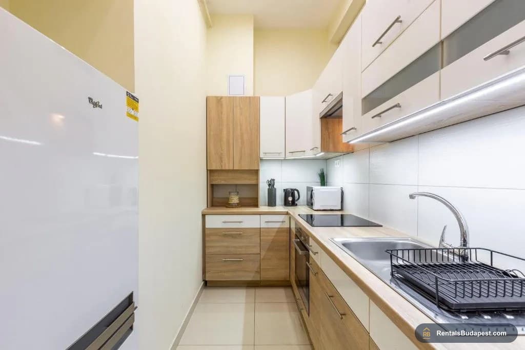 3-Bedroom Apartment for Sale – Bajcsy-Zsilinszky út 63, Budapest VI