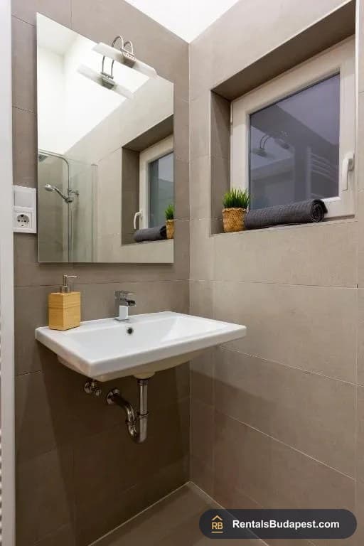 3-Bedroom Apartment for Sale – Bajcsy-Zsilinszky út 63, Budapest VI