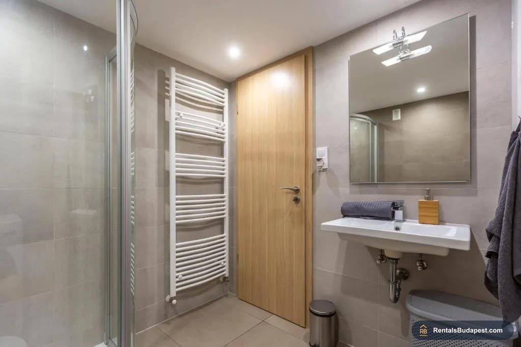 3-Bedroom Apartment for Sale – Bajcsy-Zsilinszky út 63, Budapest VI