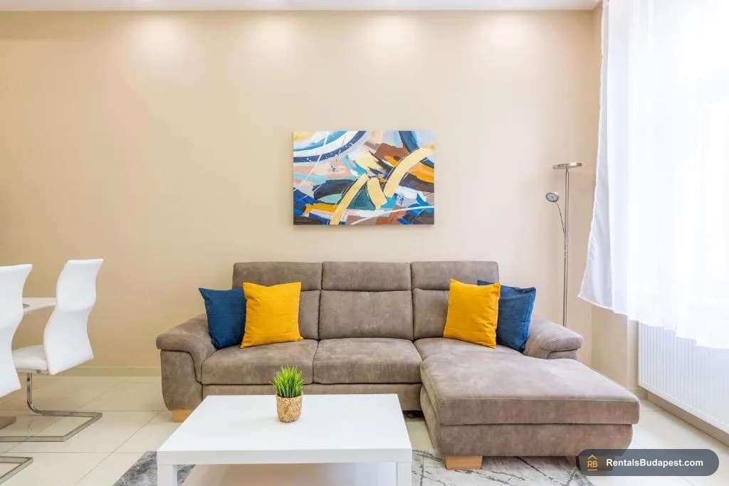 3-Bedroom Apartment for Sale – Bajcsy-Zsilinszky út 63, Budapest VI