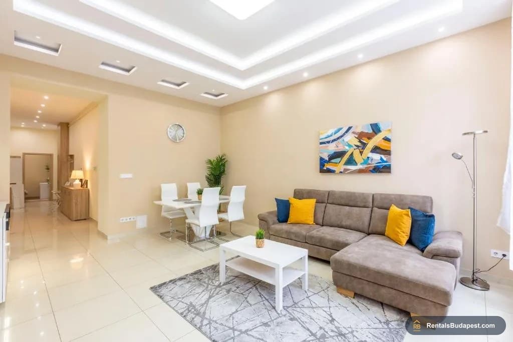 3-Bedroom Apartment for Sale – Bajcsy-Zsilinszky út 63, Budapest VI