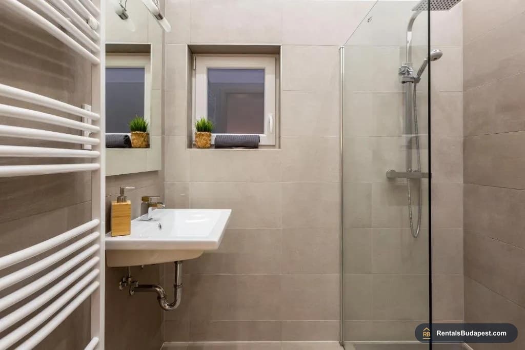 3-Bedroom Apartment for Sale – Bajcsy-Zsilinszky út 63, Budapest VI