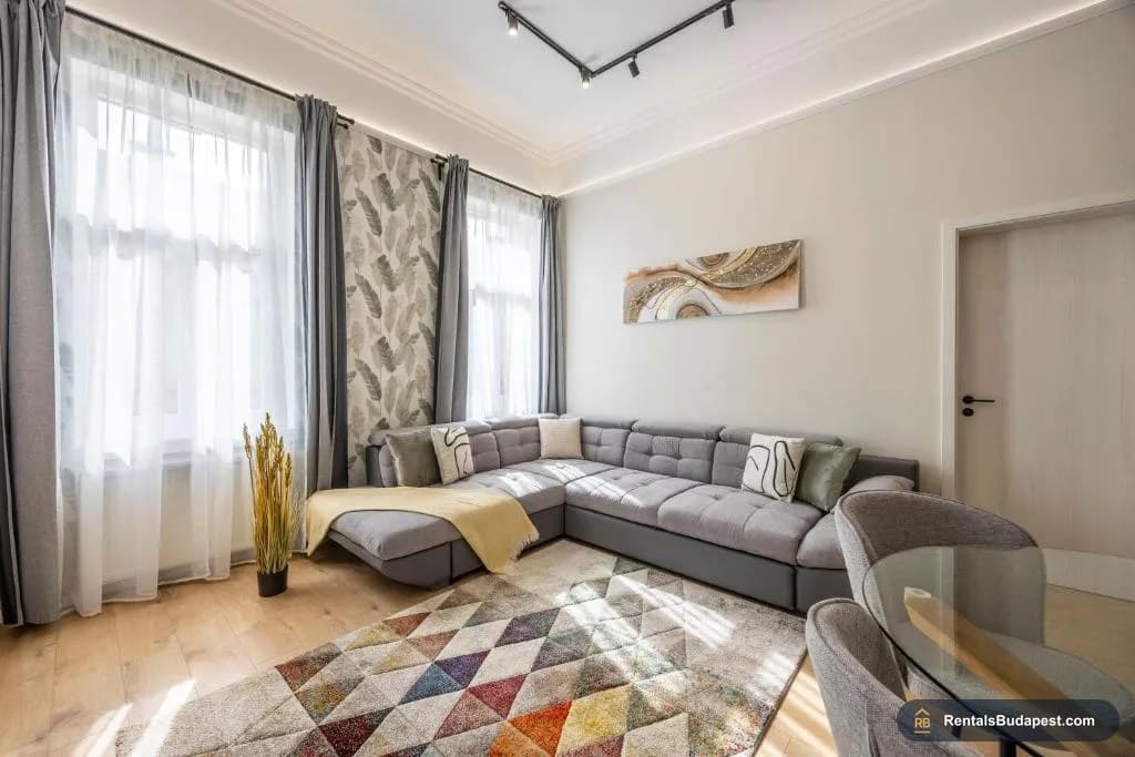 4-Bedroom Apartment for Sale – Izabella utca 77, Budapest VI