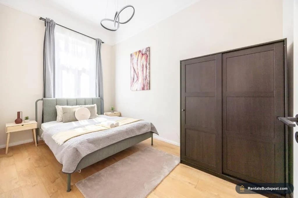 4-Bedroom Apartment for Sale – Izabella utca 77, Budapest VI