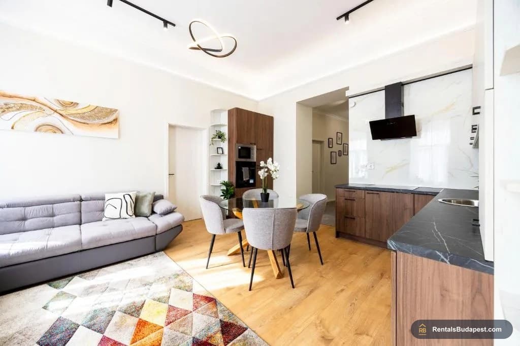 4-Bedroom Apartment for Sale – Izabella utca 77, Budapest VI