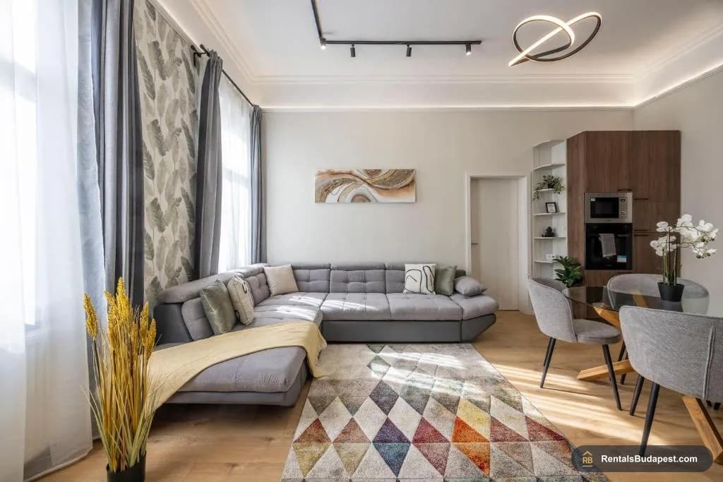 4-Bedroom Apartment for Sale – Izabella utca 77, Budapest VI