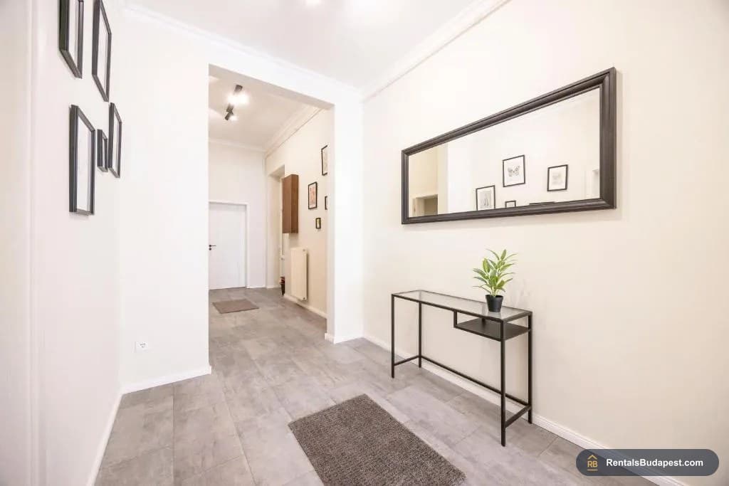 4-Bedroom Apartment for Sale – Izabella utca 77, Budapest VI