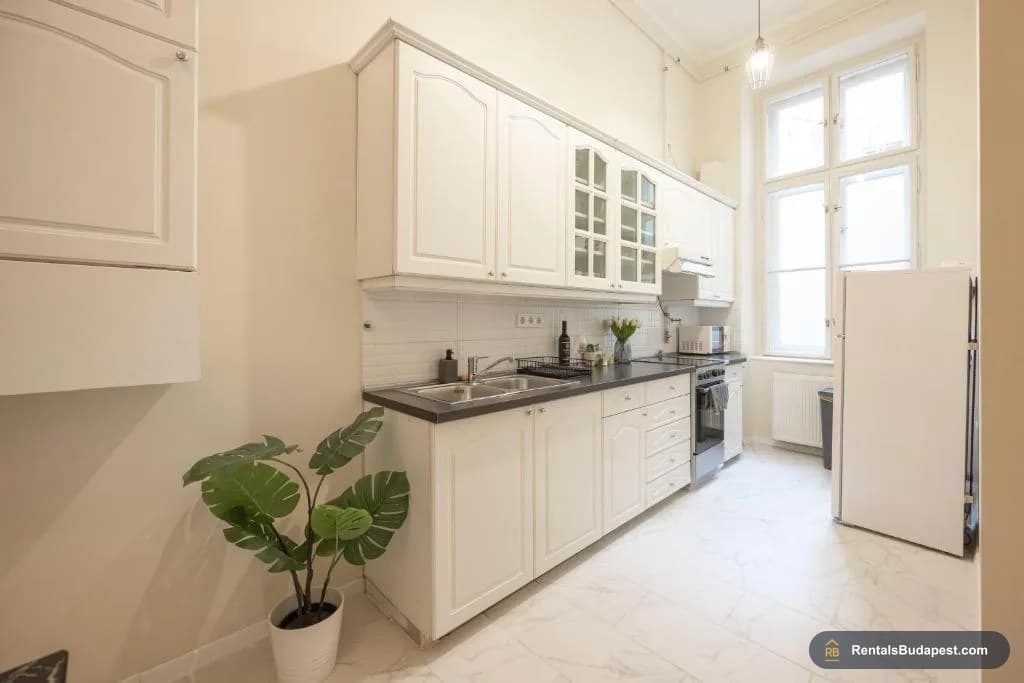 3-Bedroom Apartment for Sale – Teréz körút 8, Budapest VI
