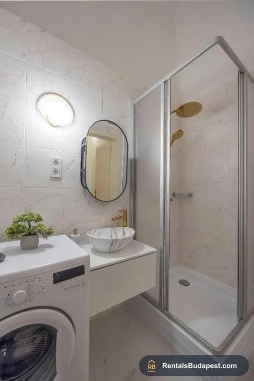 3-Bedroom Apartment for Sale – Teréz körút 8, Budapest VI