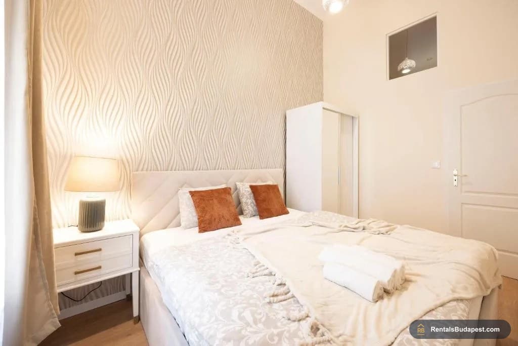 3-Bedroom Apartment for Sale – Teréz körút 8, Budapest VI