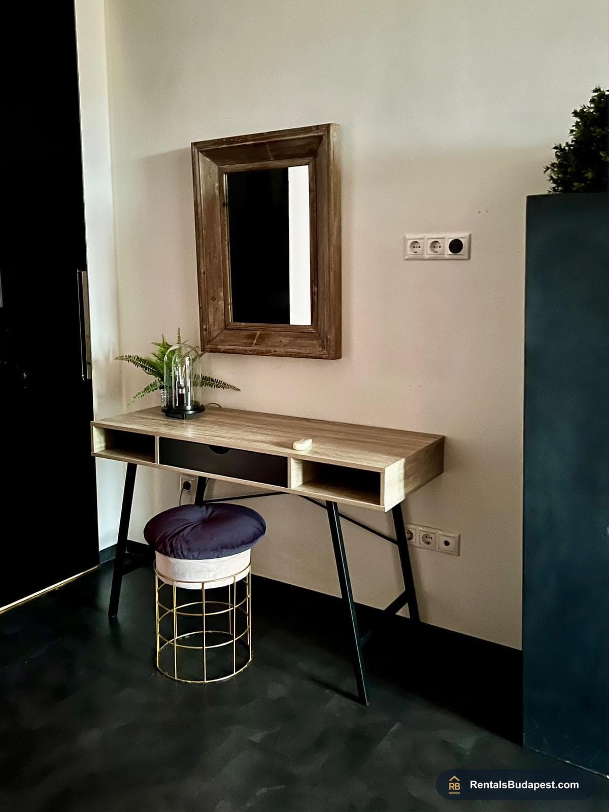  2-Bedroom Apartment for Rent – Madách Imre Square, Budapest VII