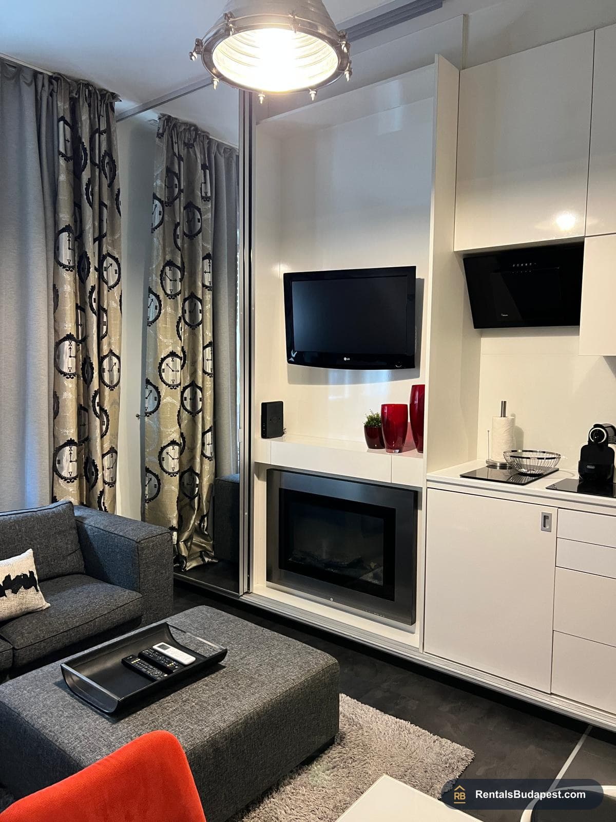  2-Bedroom Apartment for Rent – Madách Imre Square, Budapest VII