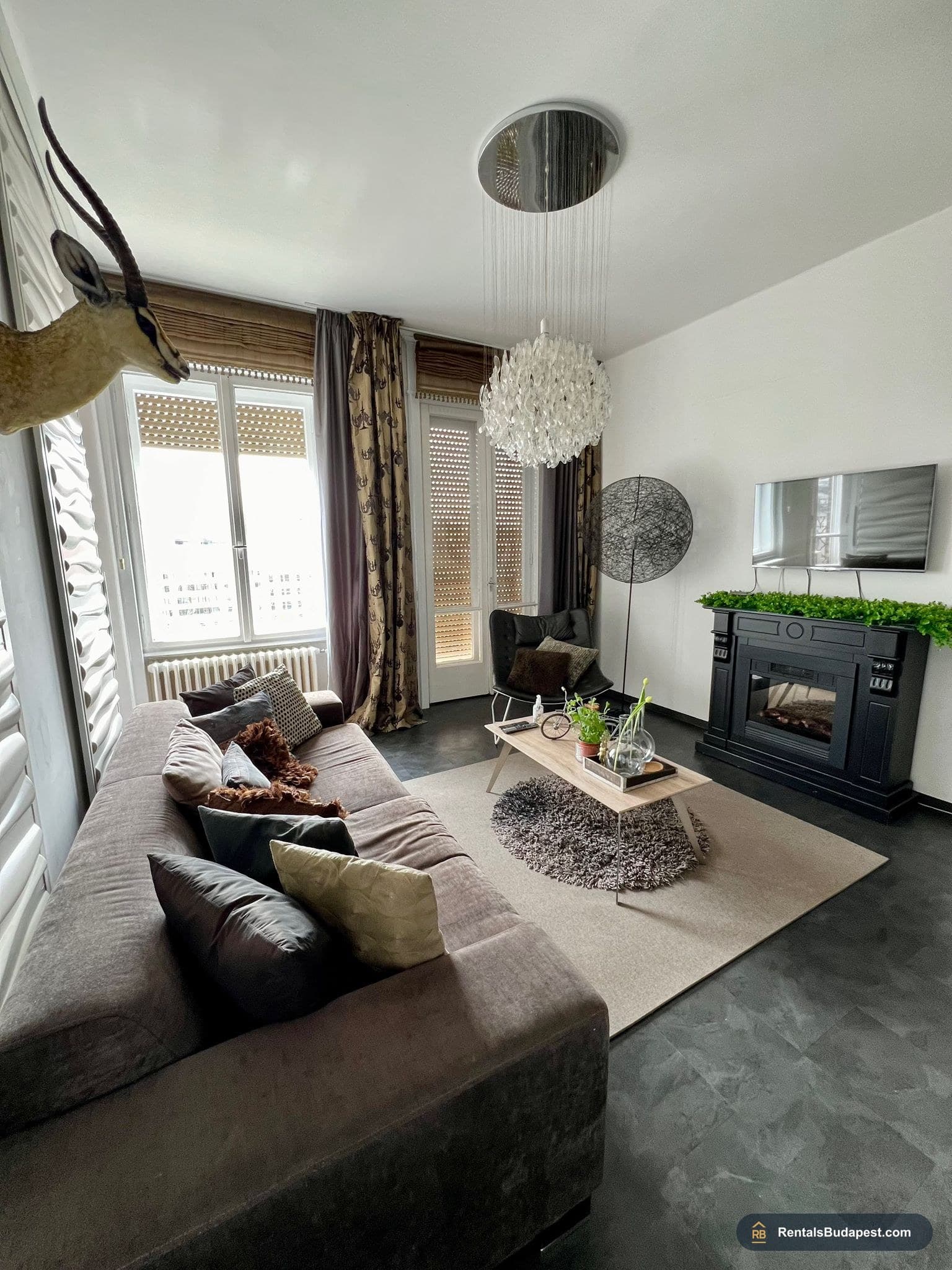  2-Bedroom Apartment for Rent – Madách Imre Square, Budapest VII