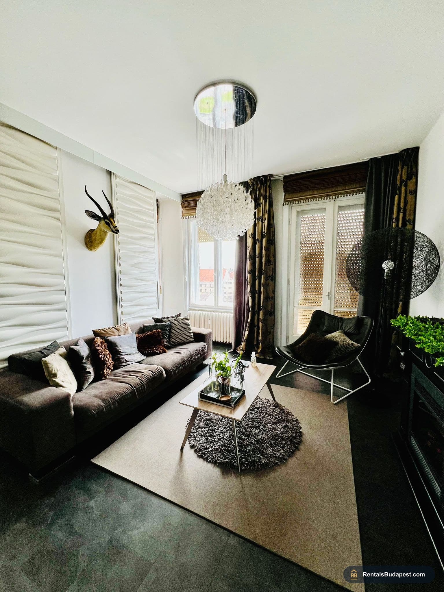  2-Bedroom Apartment for Rent – Madách Imre Square, Budapest VII