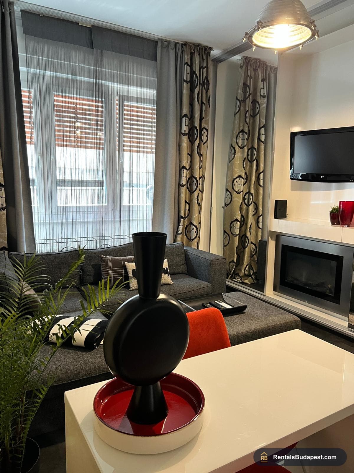  2-Bedroom Apartment for Rent – Madách Imre Square, Budapest VII