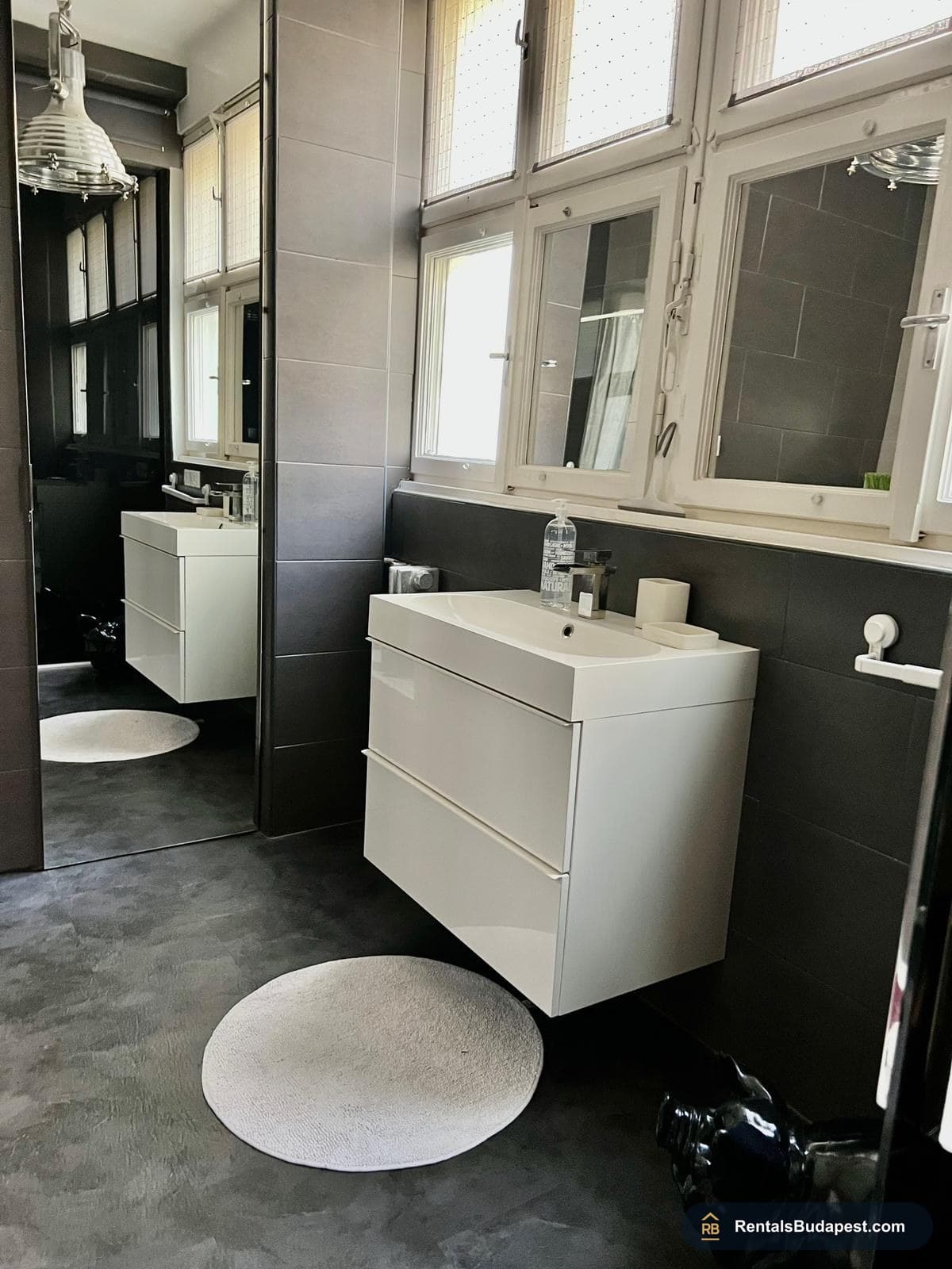  2-Bedroom Apartment for Rent – Madách Imre Square, Budapest VII