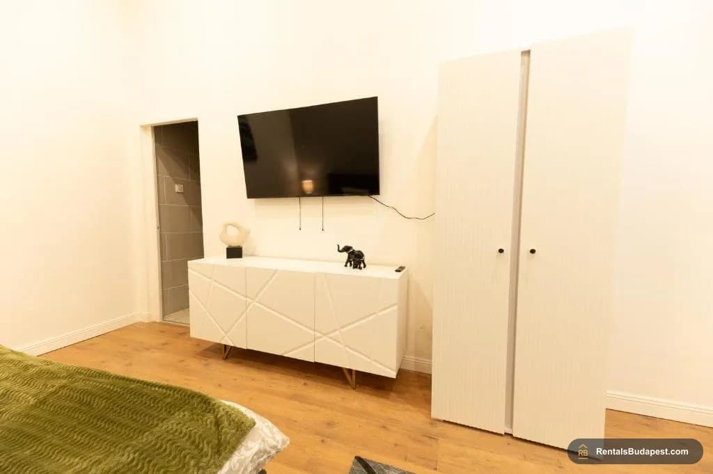 2-Bedroom Apartment for Sale - Mozsár utca 6, District VI