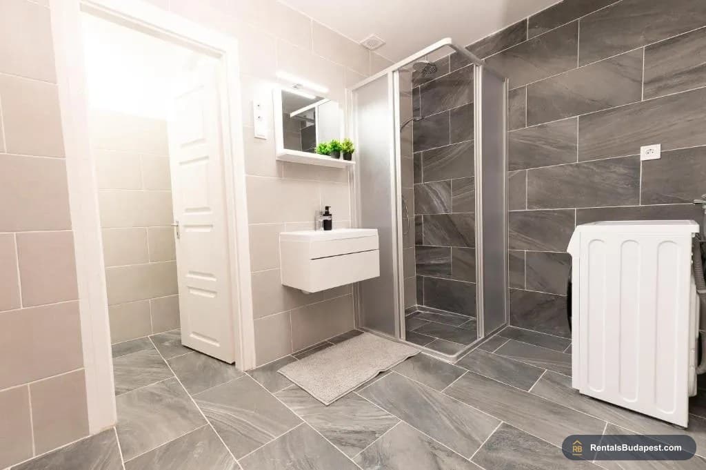 2-Bedroom Apartment for Sale - Mozsár utca 6, District VI