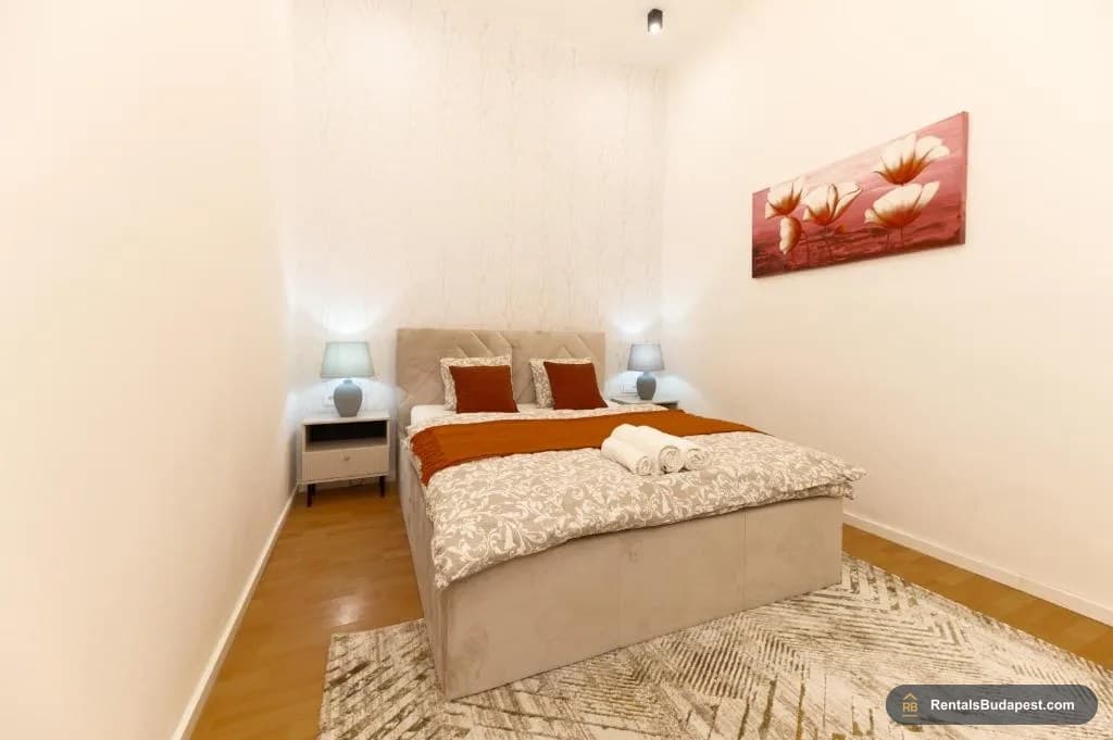 2-Bedroom Apartment for Sale - Mozsár utca 6, District VI