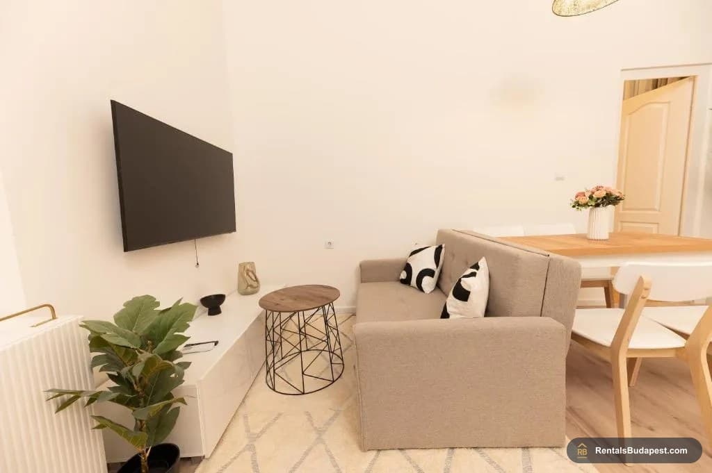 2-Bedroom Apartment for Sale - Mozsár utca 6, District VI