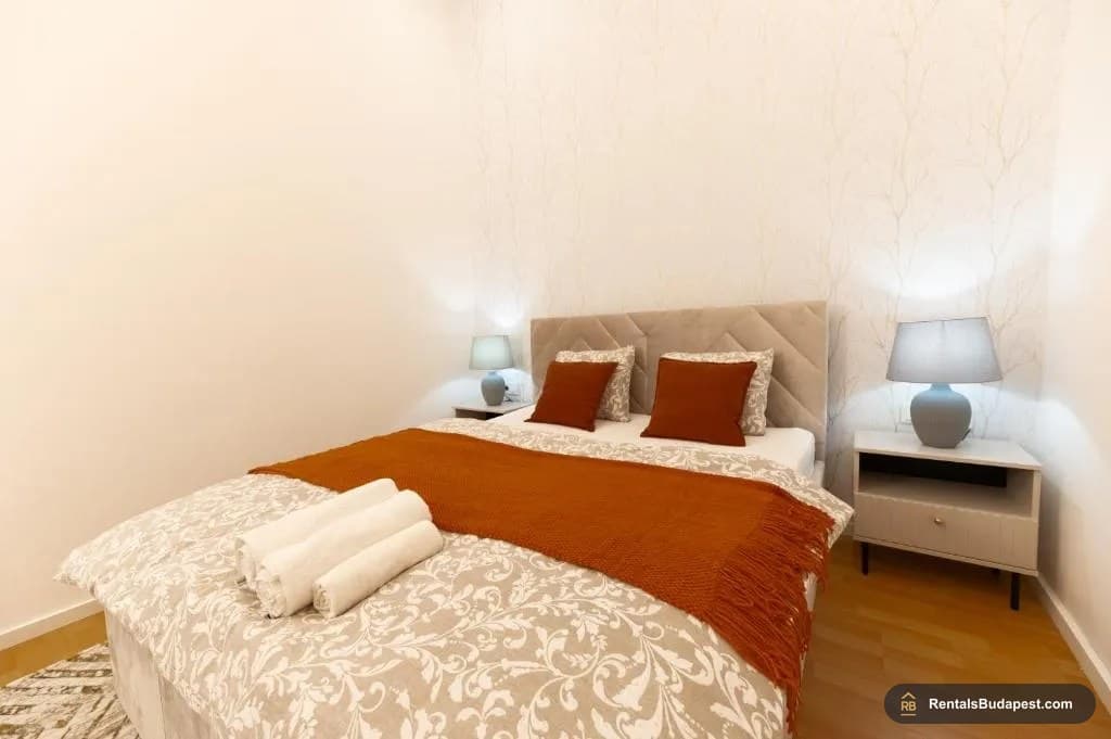 2-Bedroom Apartment for Sale - Mozsár utca 6, District VI