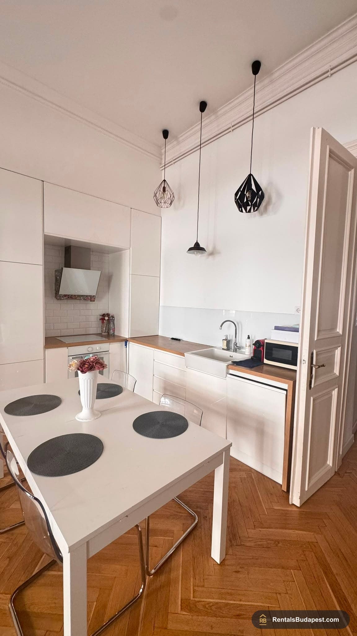 2-Bedroom Apartment for Rent - Petőfi Sándor Street, District V