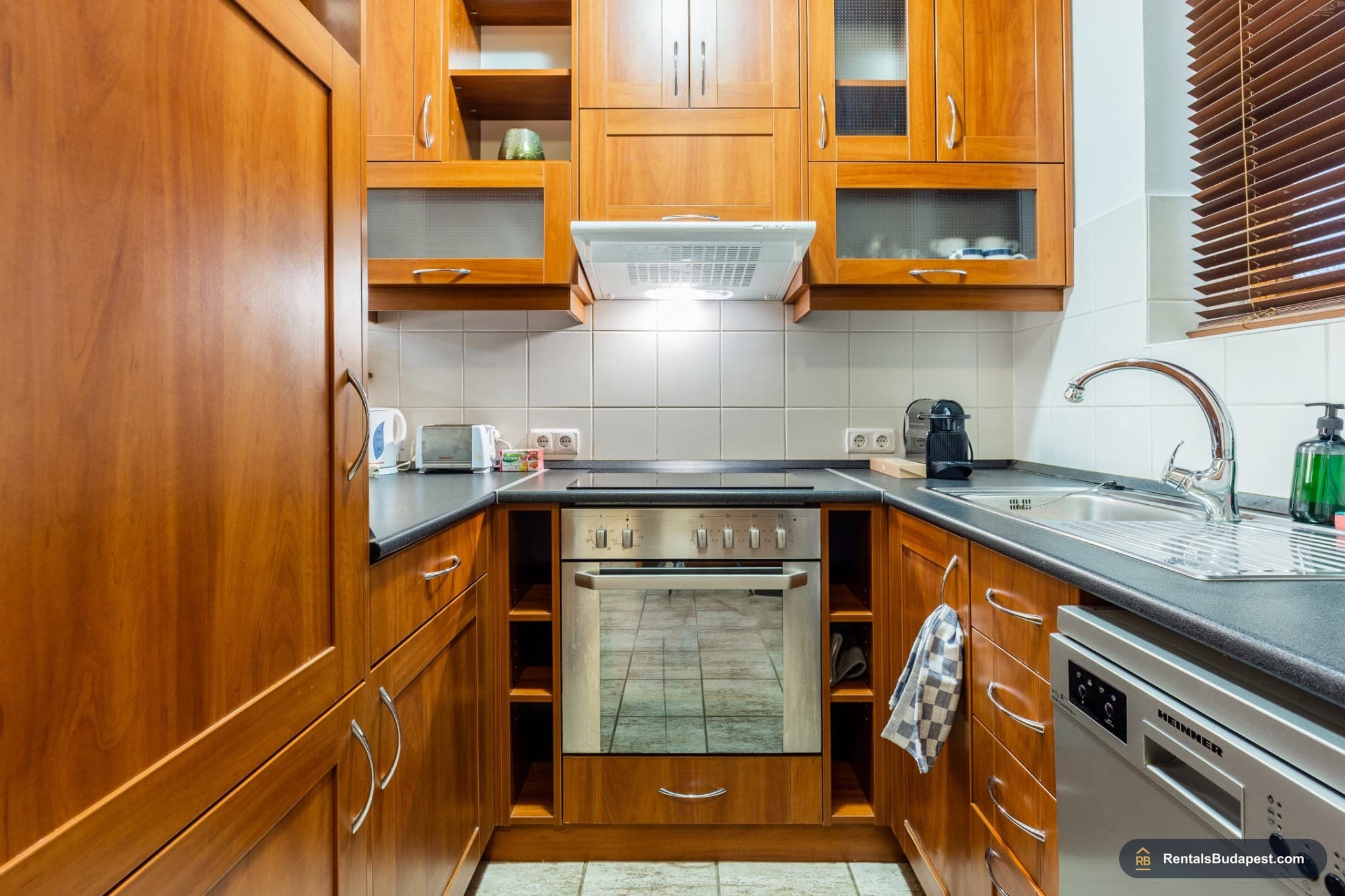 1-Bedroom Apartment for Rent - Lovag utca 8, District VI