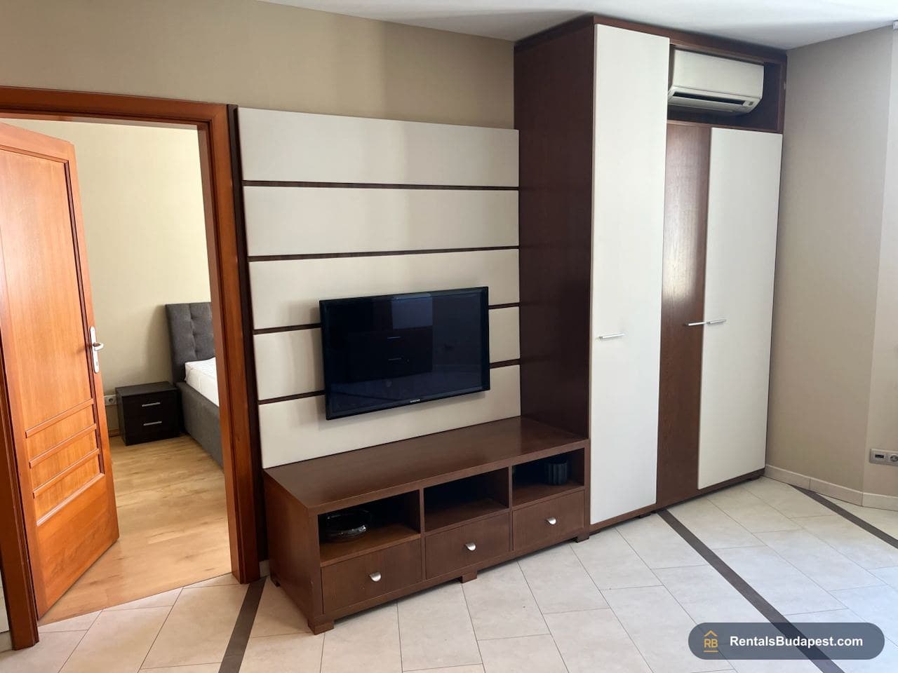 Budapest 1-Bedroom Apartment for Rent on Haller utca 
