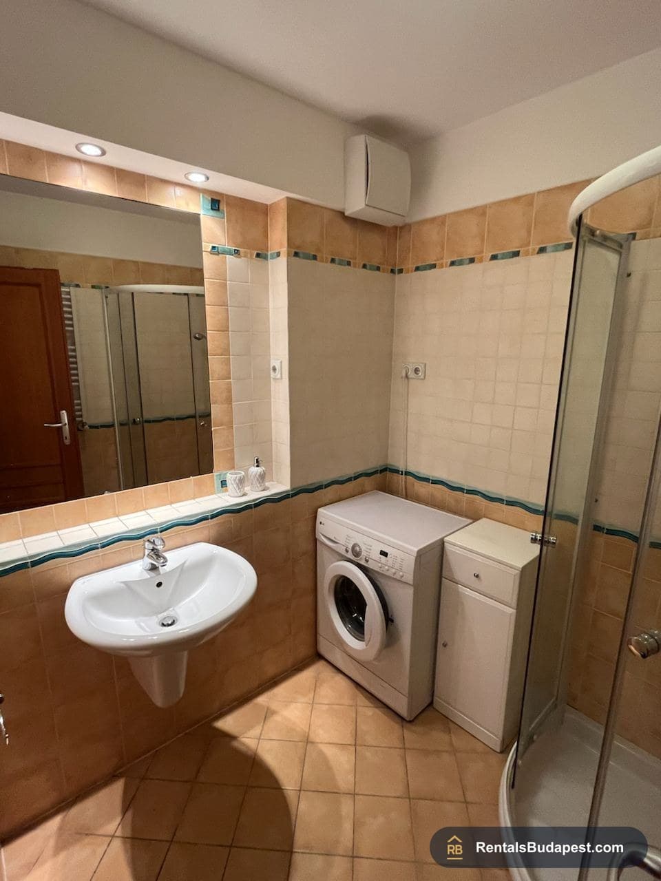 Budapest 1-Bedroom Apartment for Rent on Haller utca 