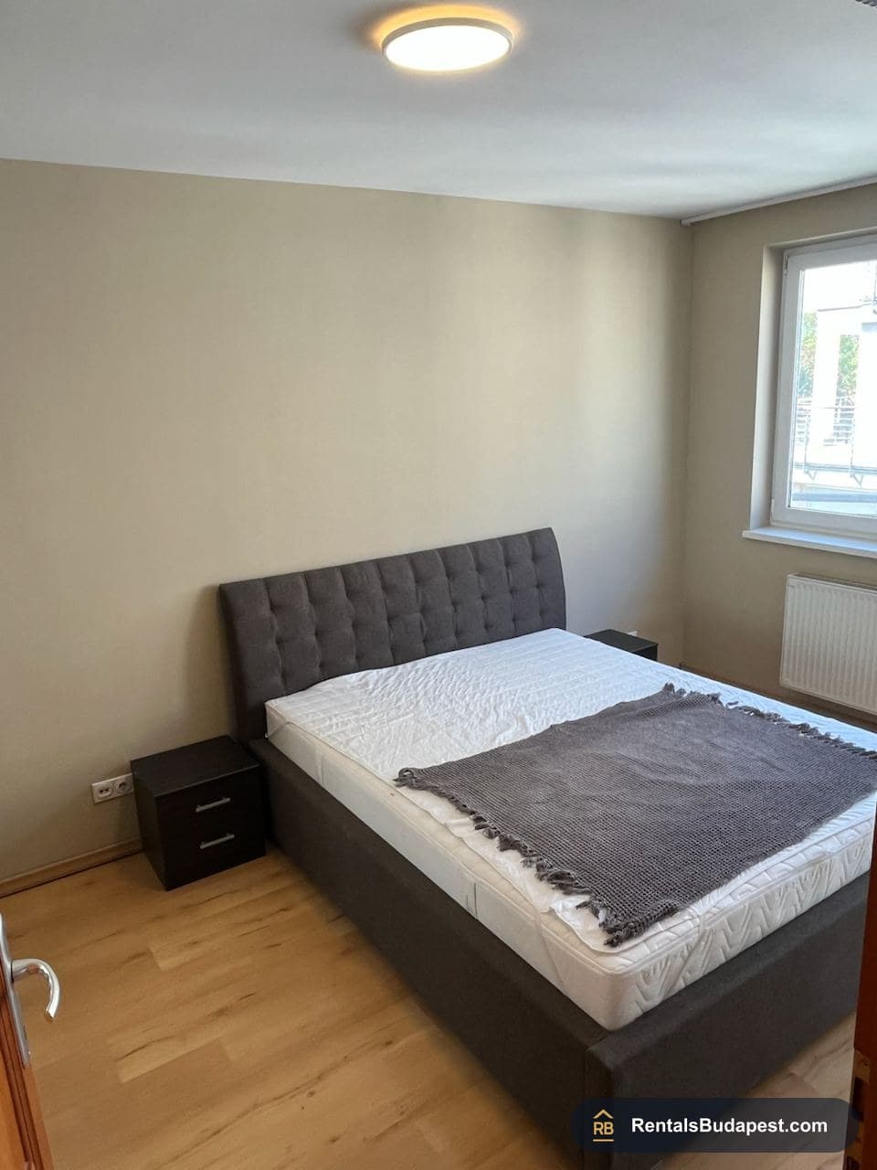 Budapest 1-Bedroom Apartment for Rent on Haller utca 