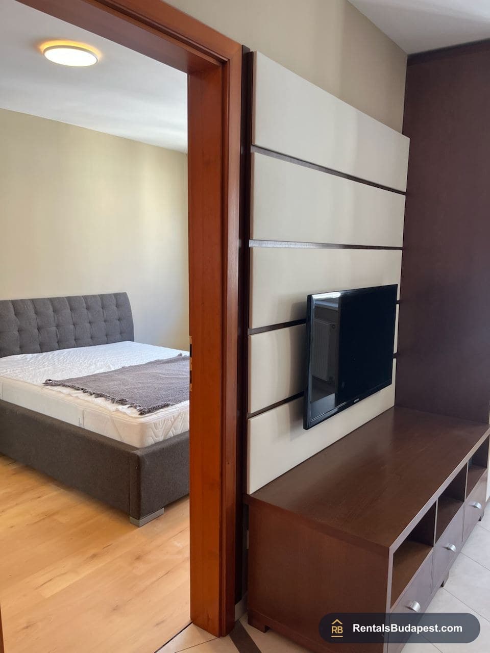 Budapest 1-Bedroom Apartment for Rent on Haller utca 