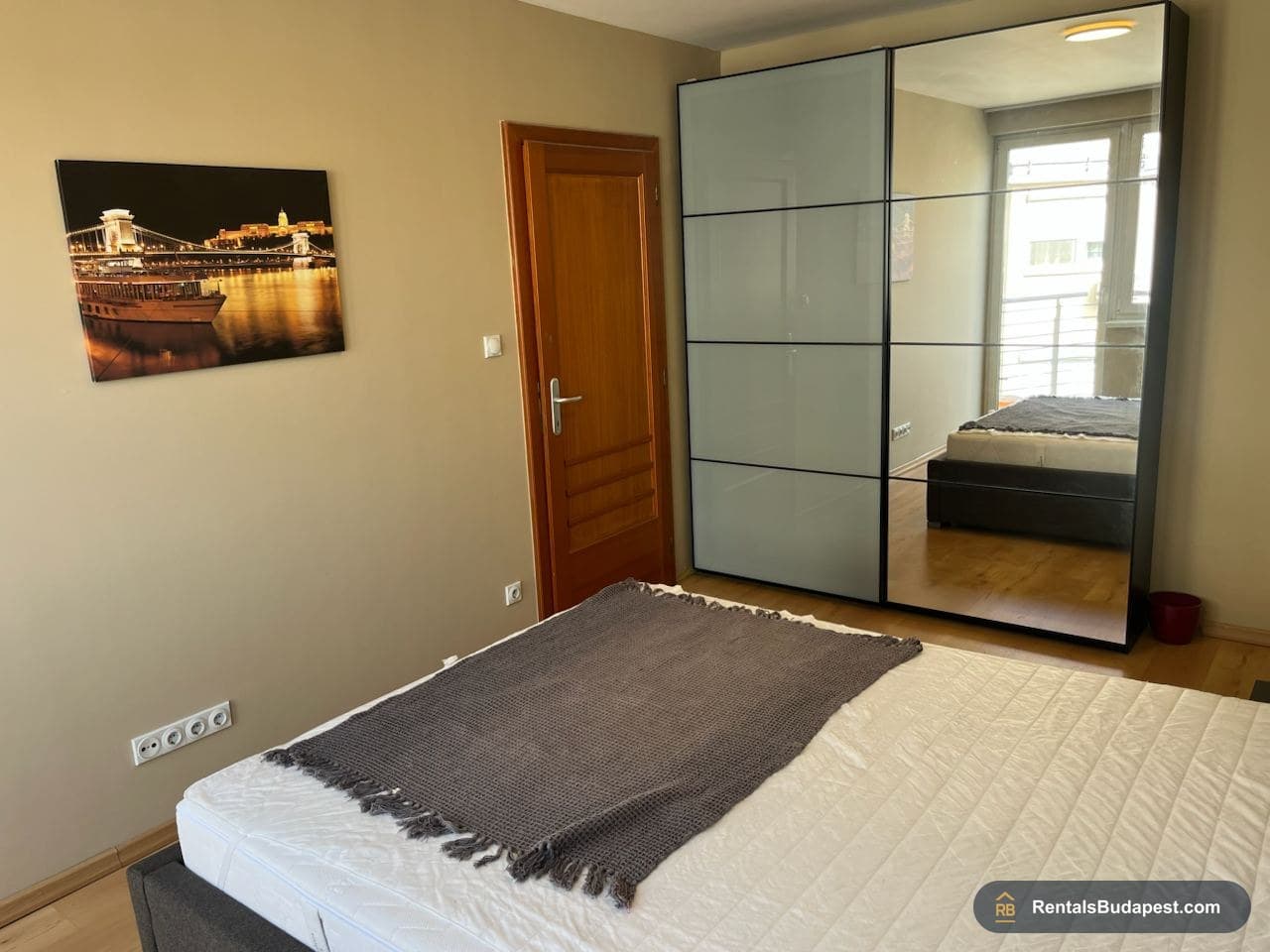 Budapest 1-Bedroom Apartment for Rent on Haller utca 