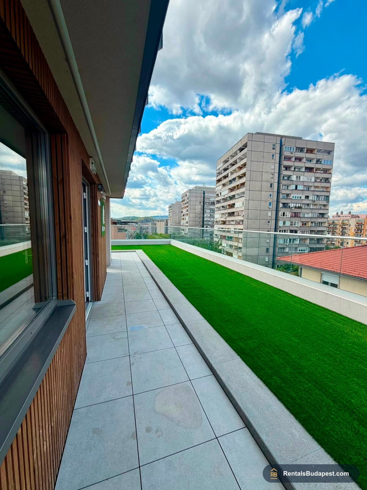 3-Bedroom Apartment with Private Garden & Wellness – Budapest VIII
