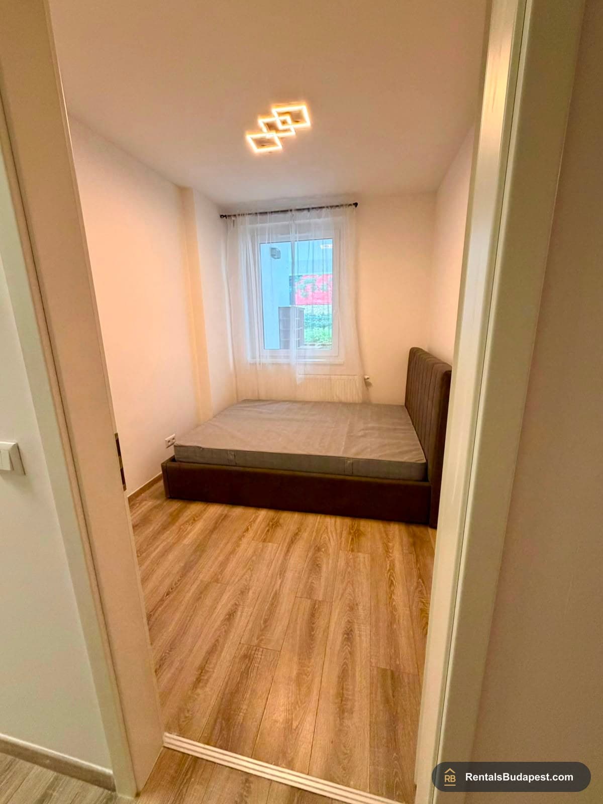 3-Bedroom Apartment with Private Garden & Wellness – Budapest VIII