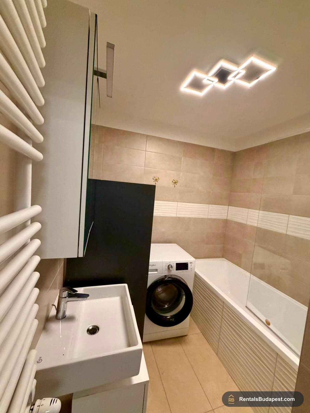 3-Bedroom Apartment with Private Garden & Wellness – Budapest VIII