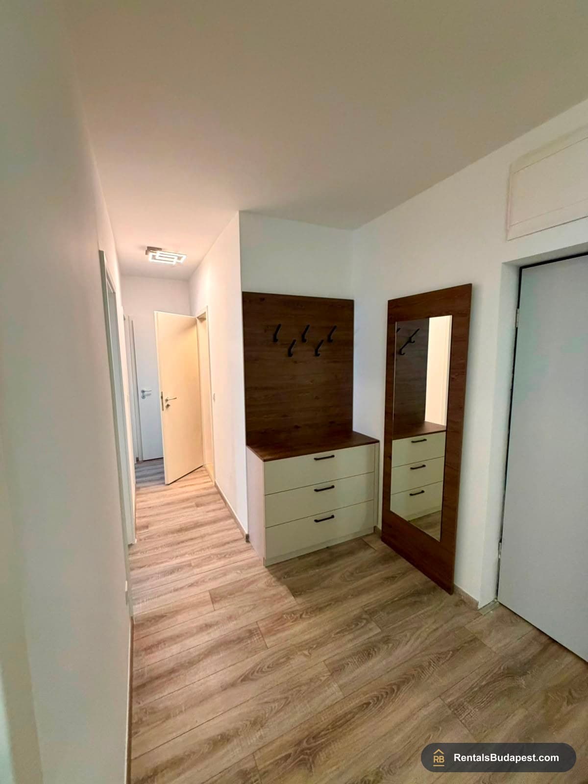 3-Bedroom Apartment with Private Garden & Wellness – Budapest VIII