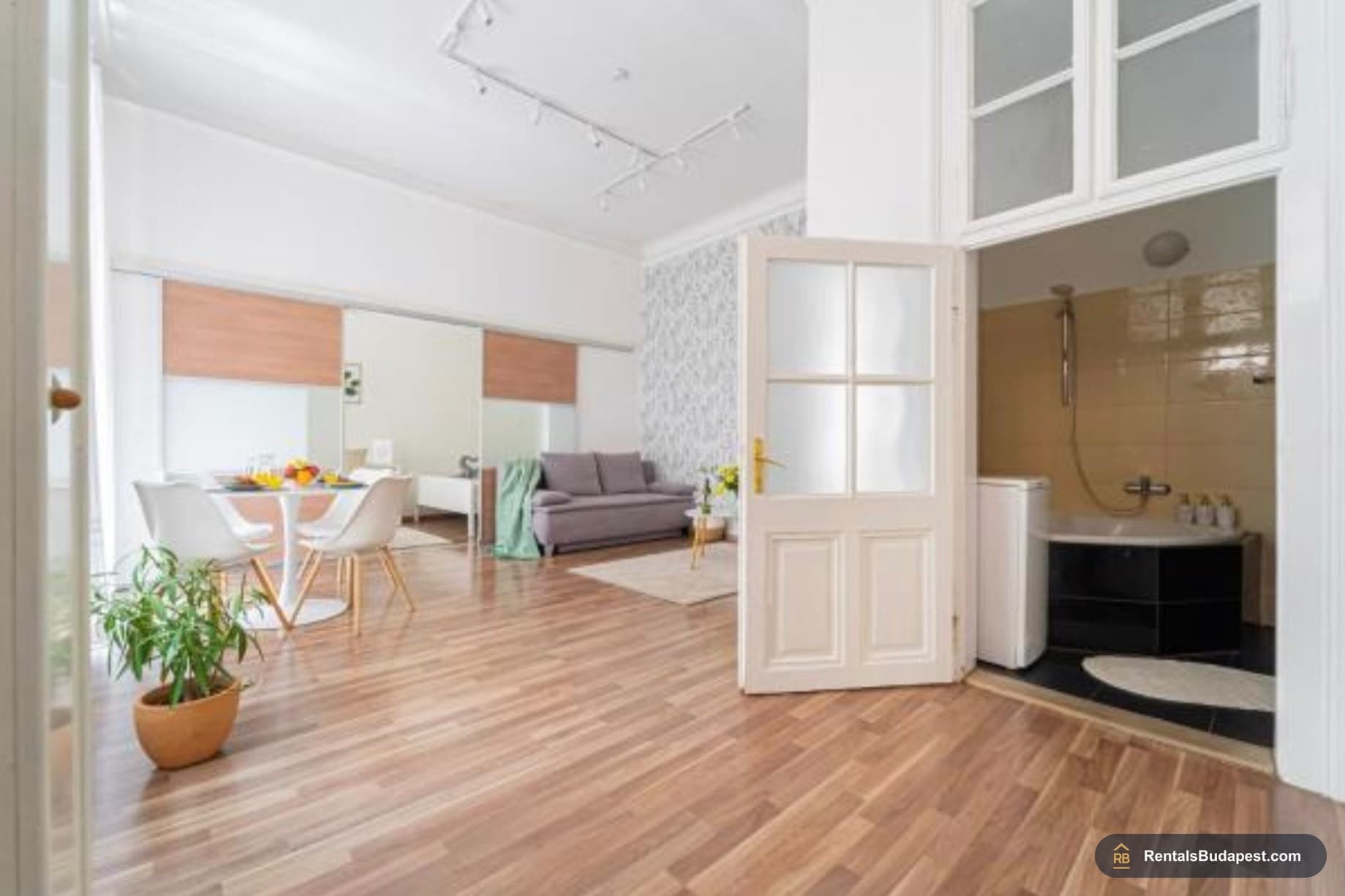 Elegant Furnished Apartment for Rent on Nádor Street – Budapest V