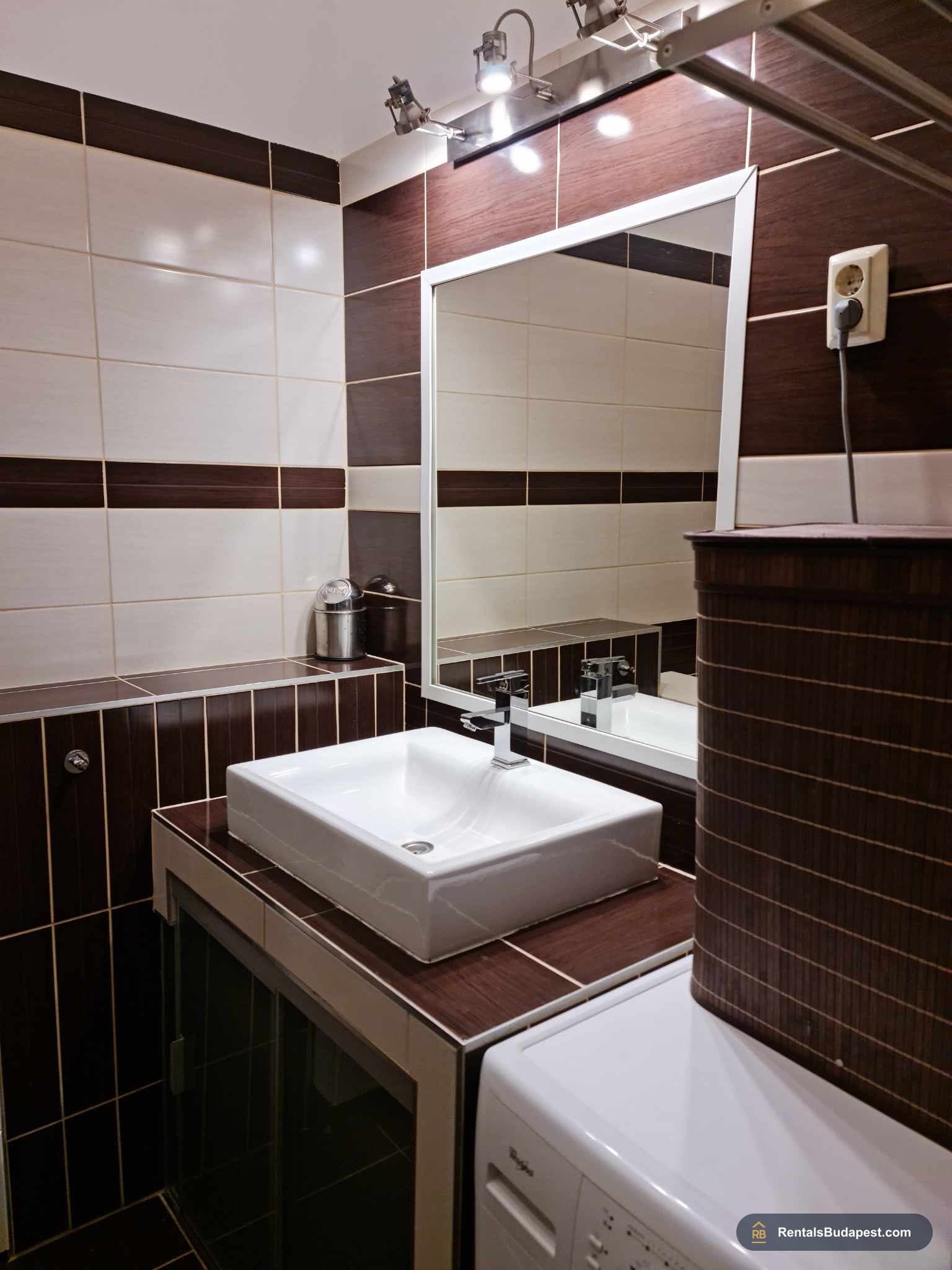 Apartment for Rent in Budapest District 5 | Hold utca