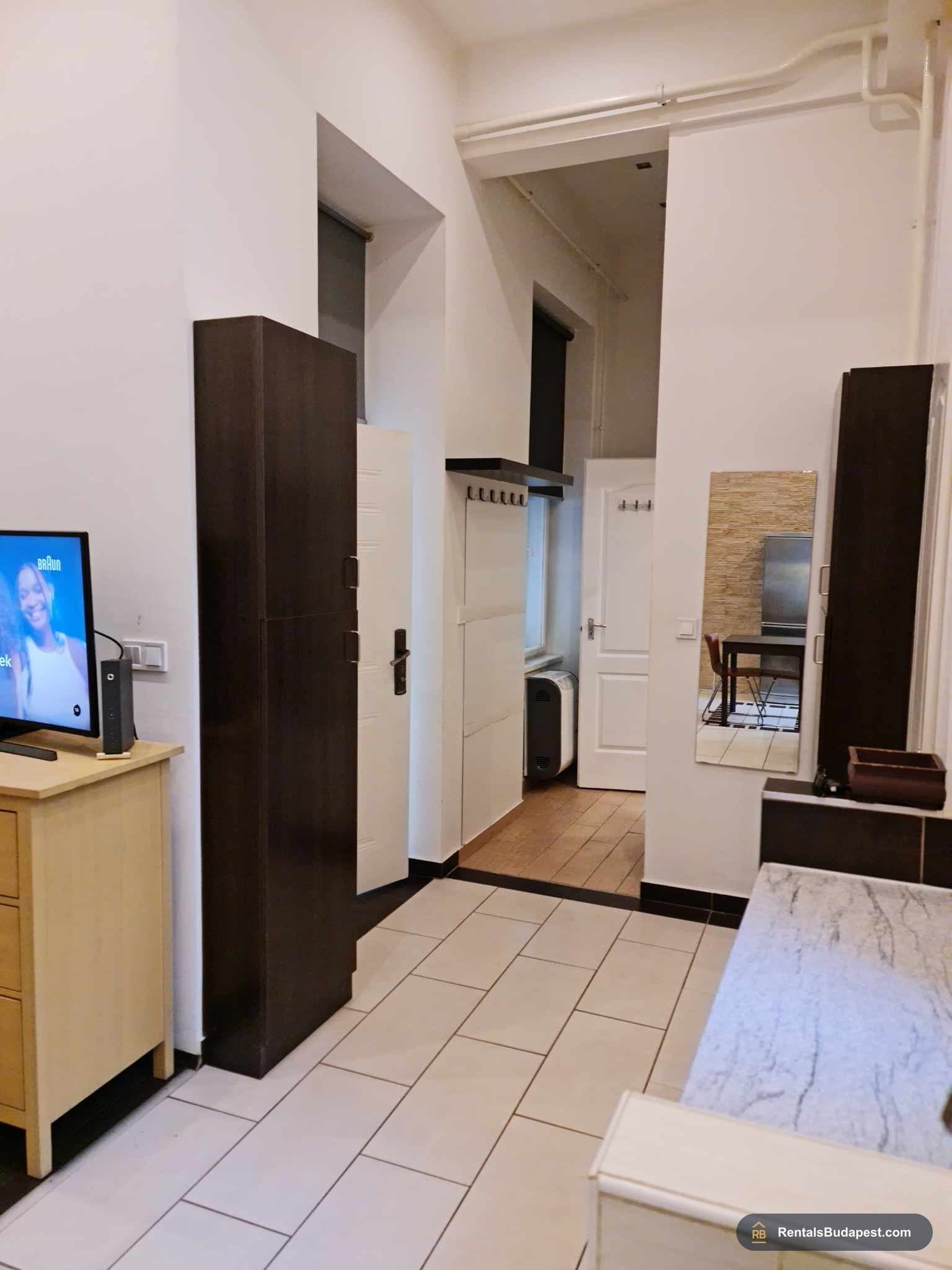 Apartment for Rent in Budapest District 5 | Hold utca