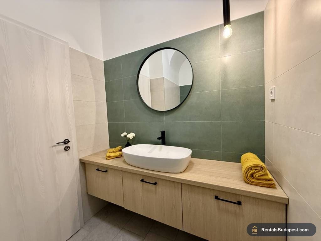 Renovated 3-Bedroom Apartment for Sale near New York Café | District 7