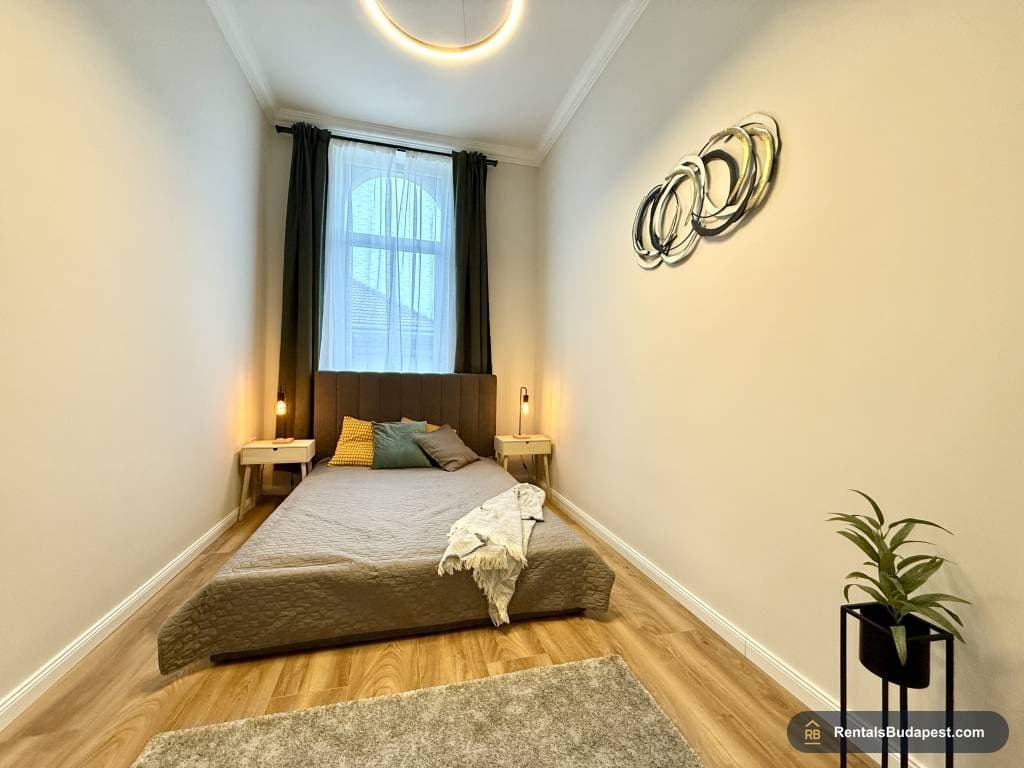Renovated 3-Bedroom Apartment for Sale near New York Café | District 7