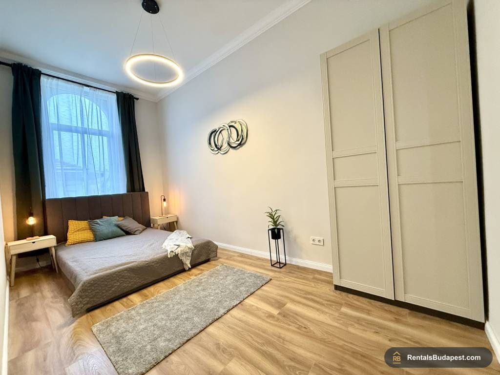 Renovated 3-Bedroom Apartment for Sale near New York Café | District 7